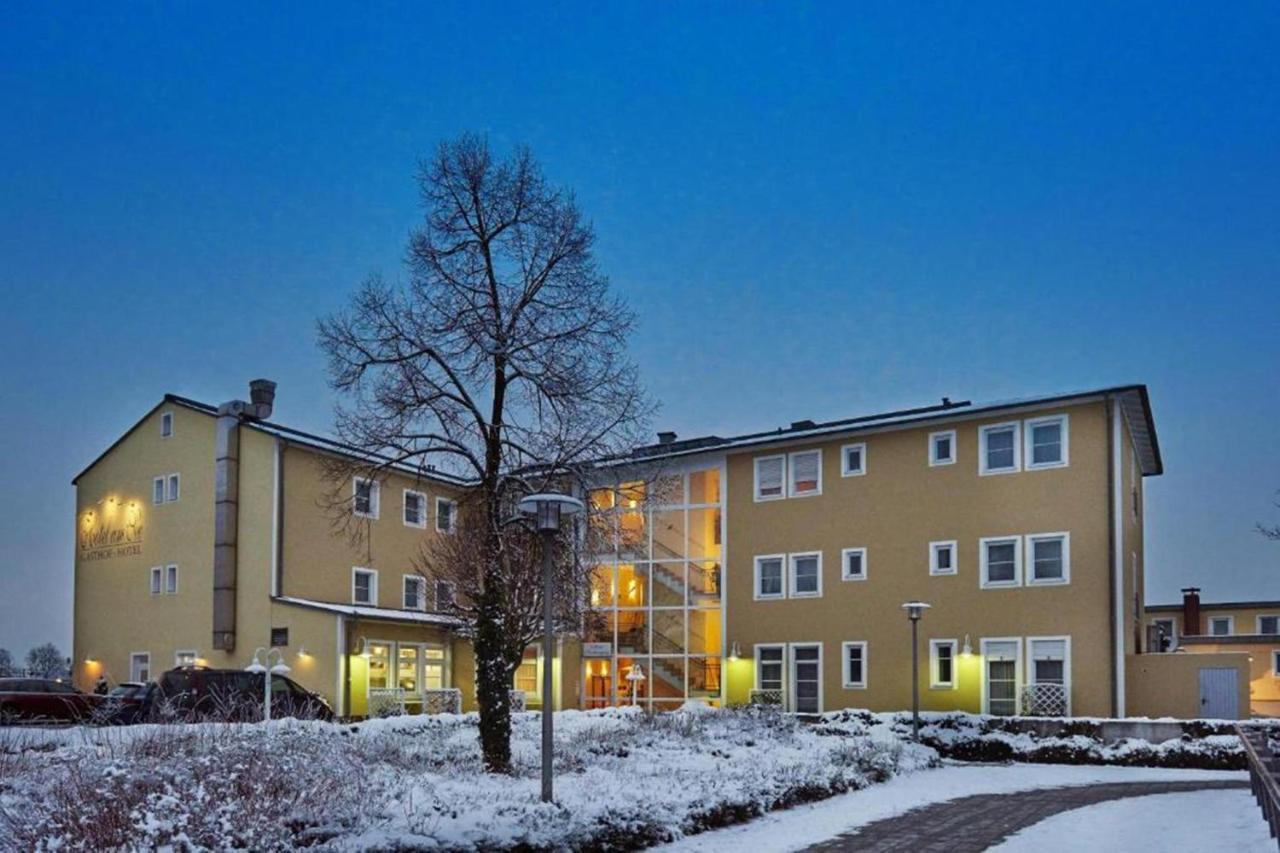 Hotel Am See ノイトラウブリング エクステリア 写真