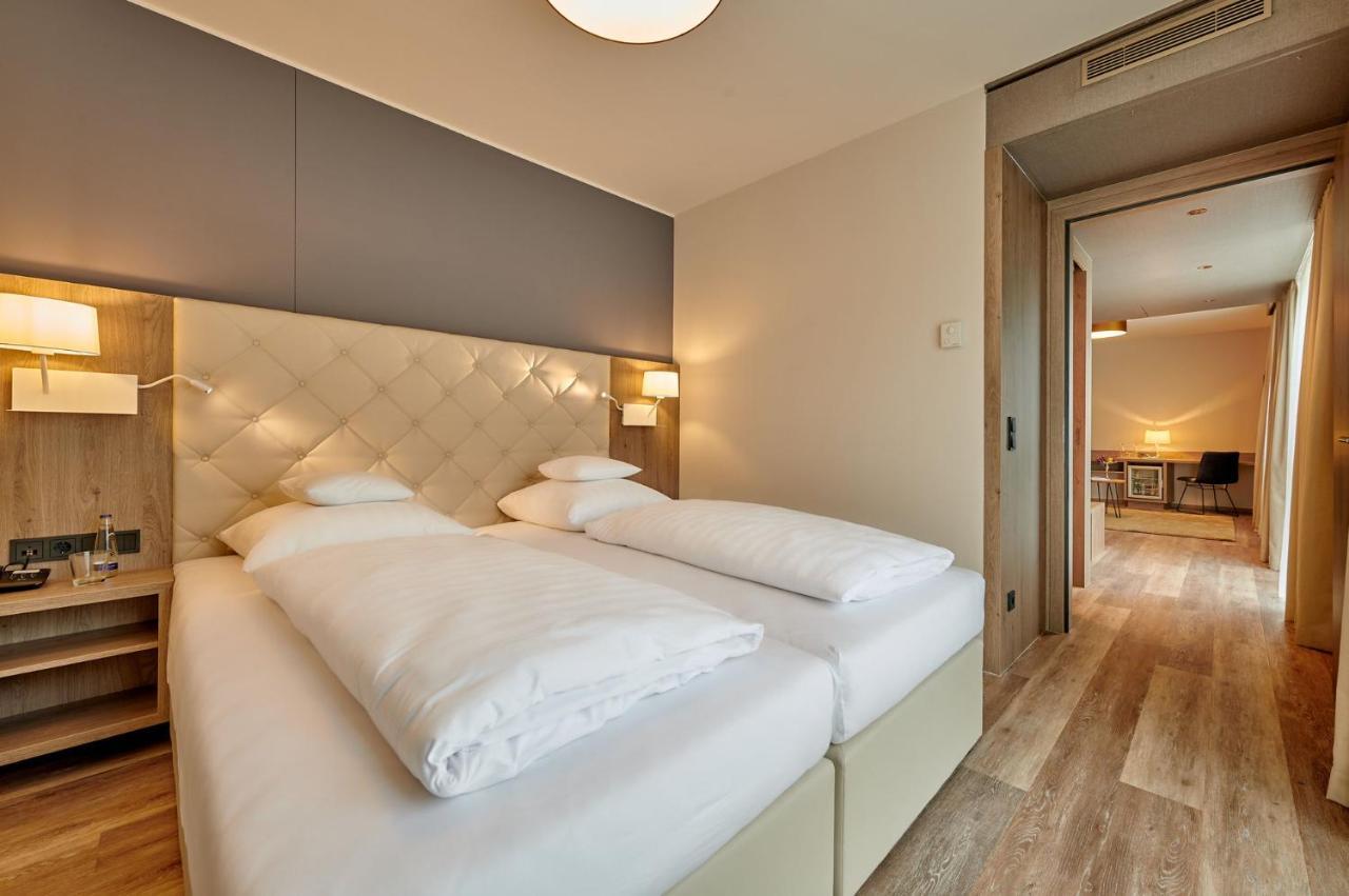 Hotel Am See ノイトラウブリング 部屋 写真
