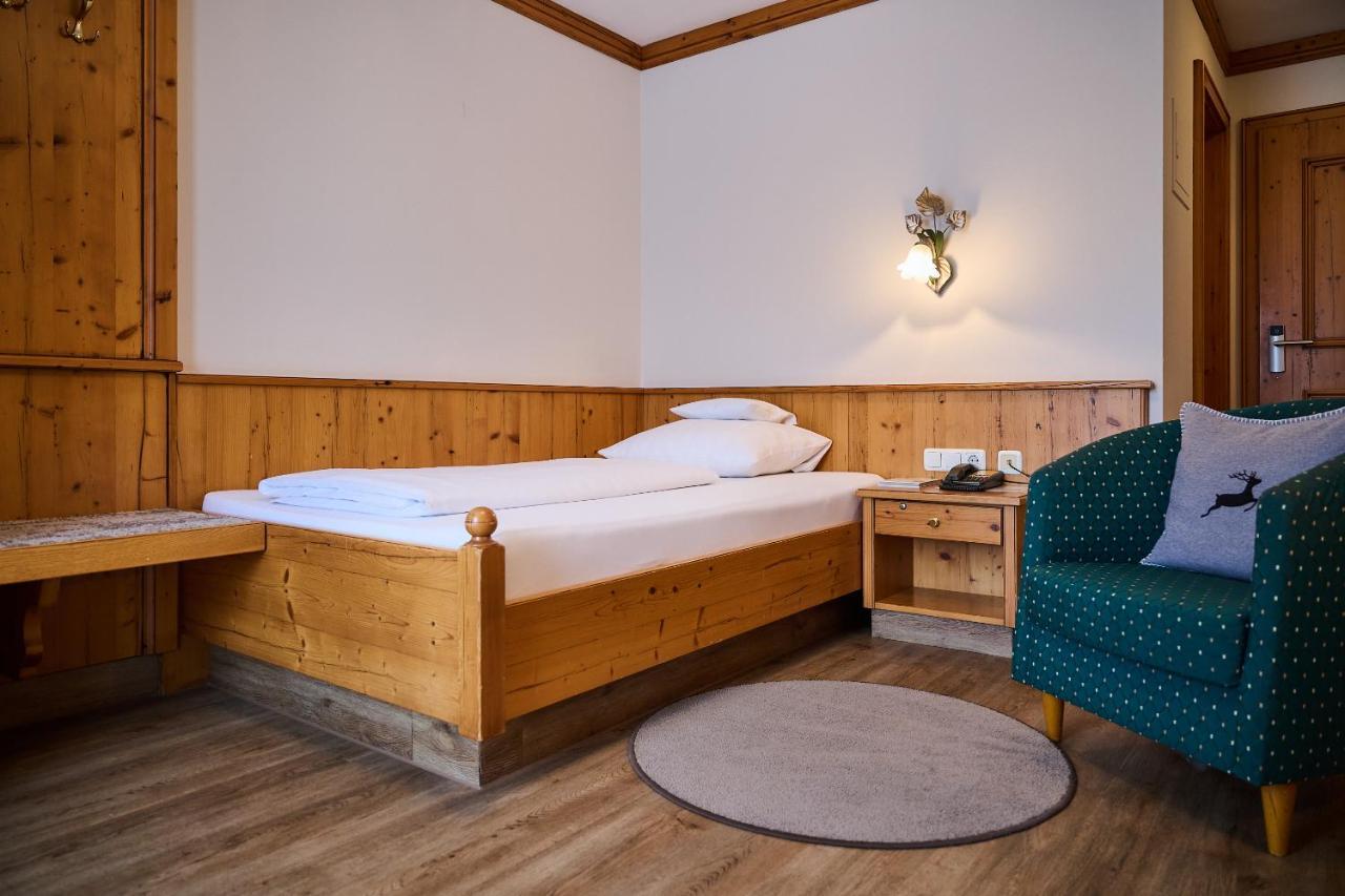 Hotel Am See ノイトラウブリング 部屋 写真
