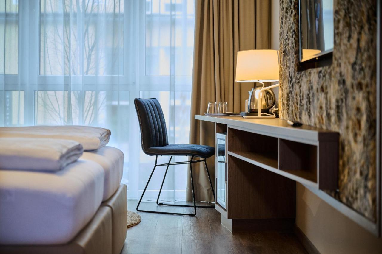 Hotel Am See ノイトラウブリング エクステリア 写真