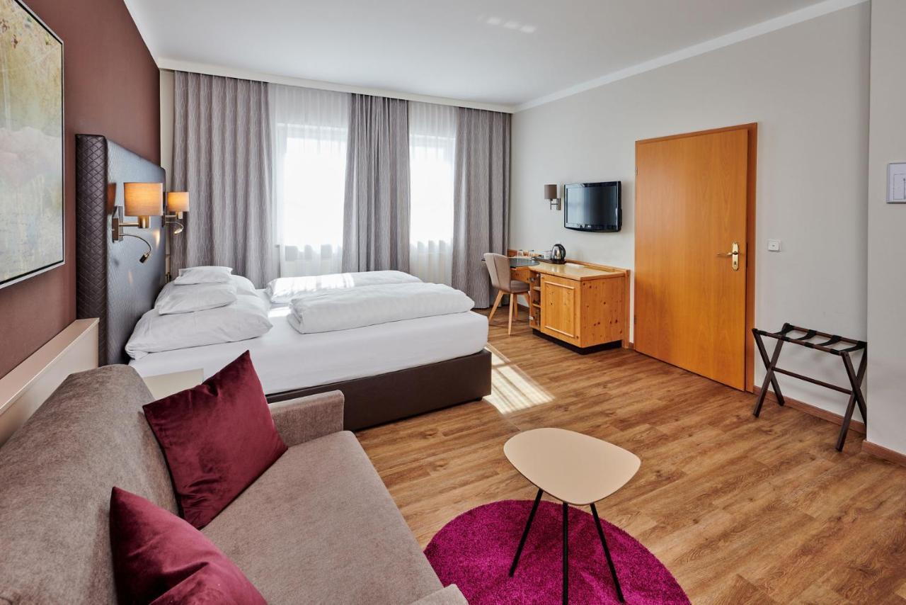 Hotel Am See ノイトラウブリング エクステリア 写真