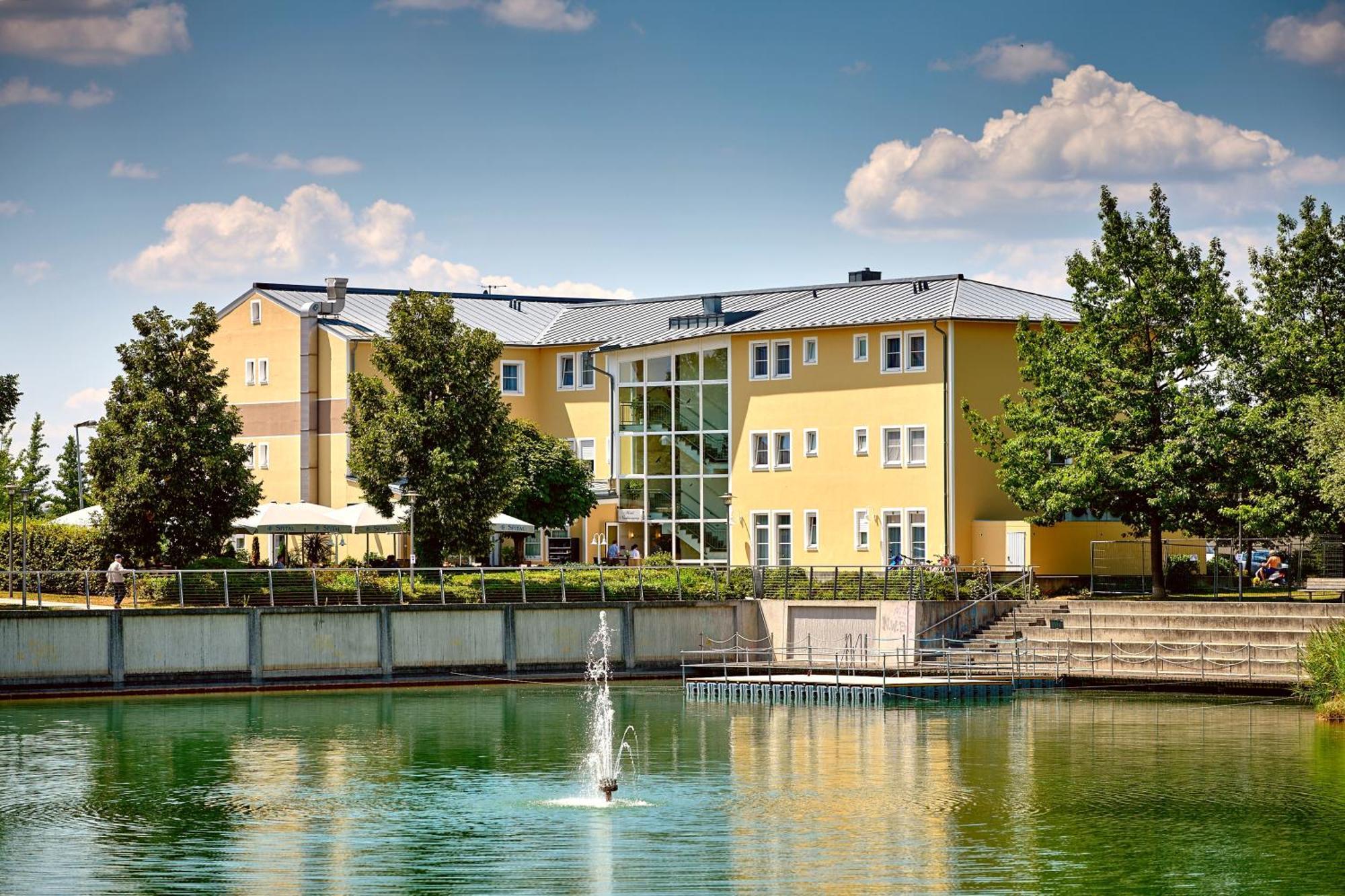 Hotel Am See ノイトラウブリング エクステリア 写真