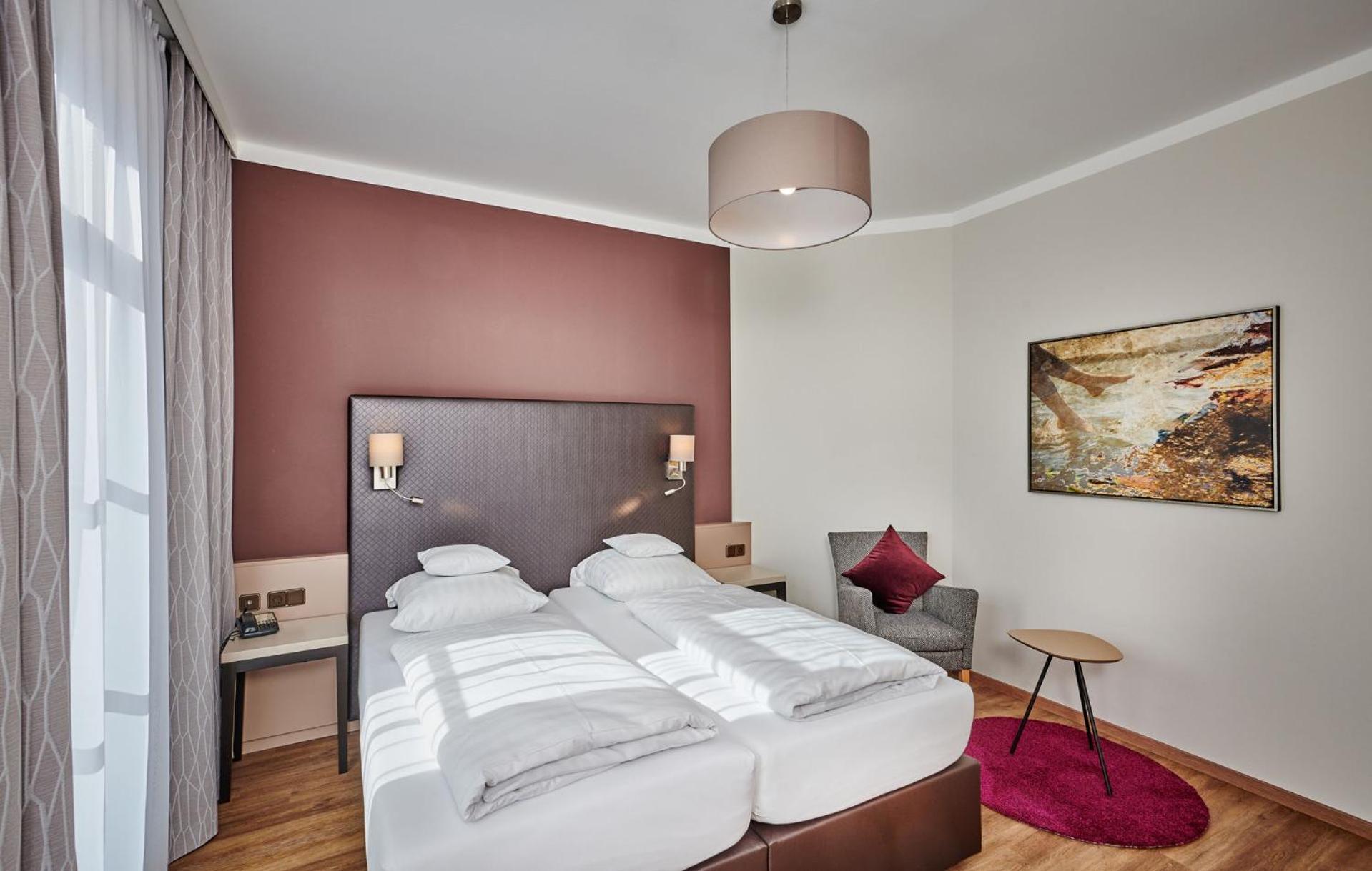 Hotel Am See ノイトラウブリング 部屋 写真