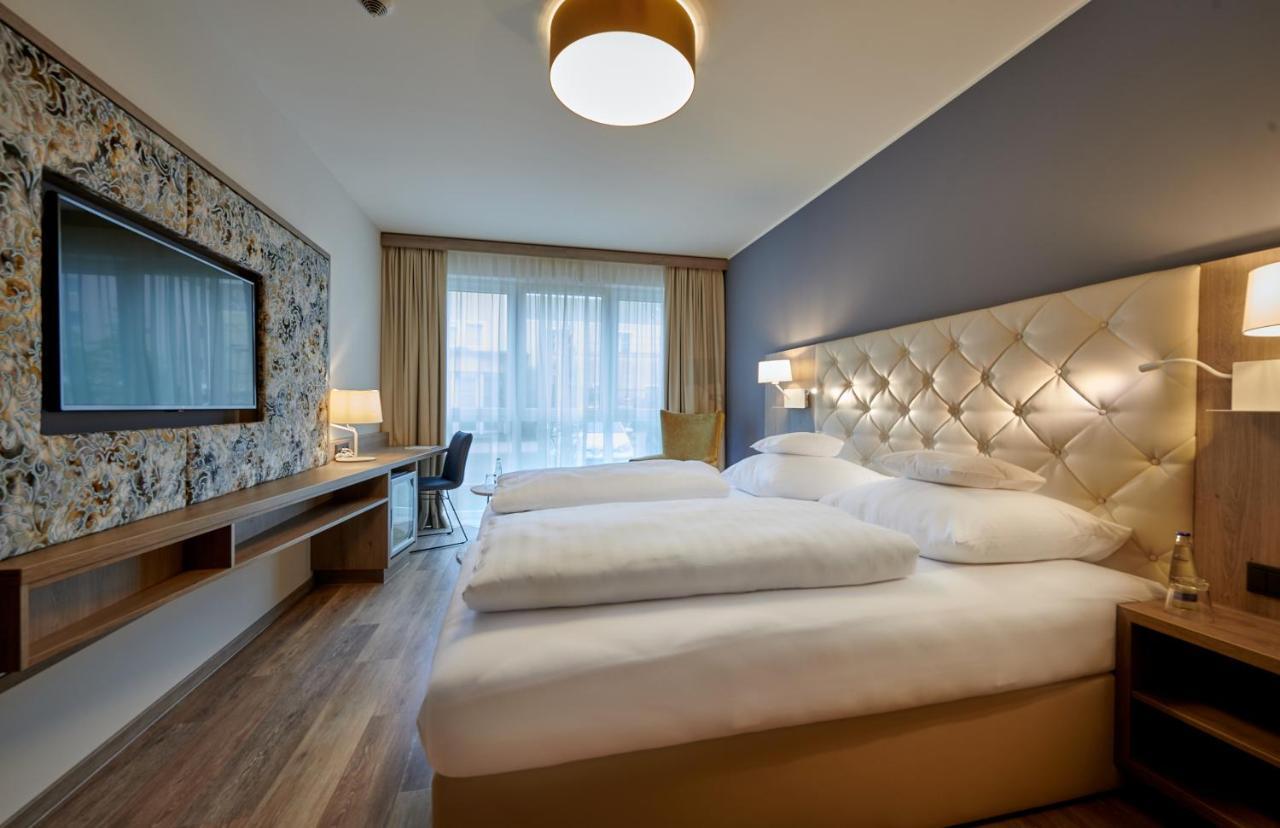 Hotel Am See ノイトラウブリング エクステリア 写真